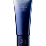 Envase en degradado azul y plateado de la crema de peinado Oribe Supershine Light Moisturizing Cream.