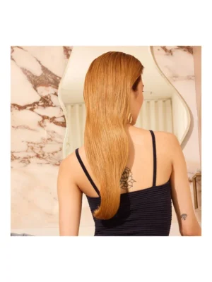 Cabello rubio liso y sedoso como resultado del uso de Supershine Hydrating Shampoo y Conditioner.