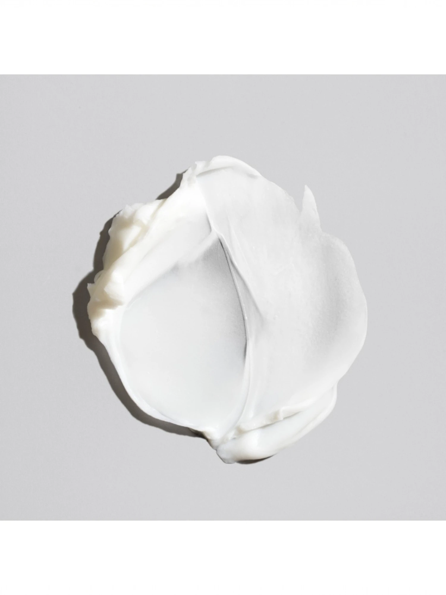 Detalle de la textura con fibras elásticas de Oribe Fiber Groom Elastic Texture Paste