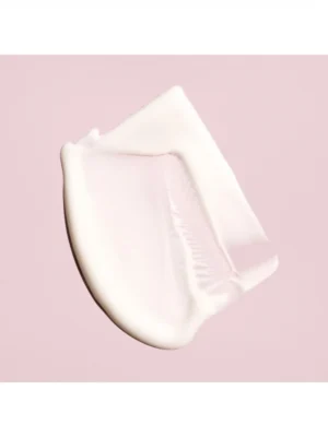 Detalle de la textura en gel-crema del tratamiento iluminador Glaze de Oribe