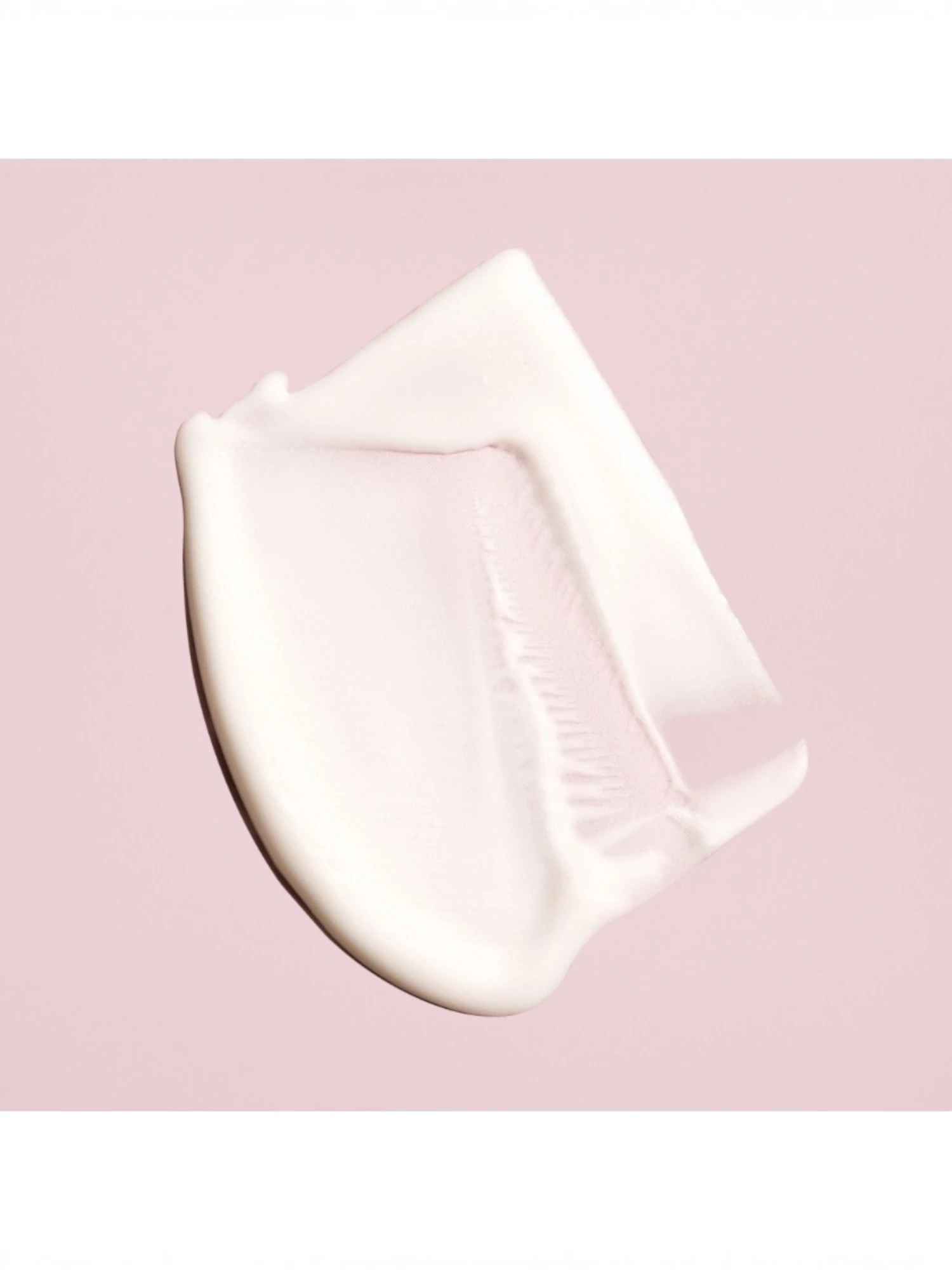 Detalle de la textura en gel-crema del tratamiento iluminador Glaze de Oribe