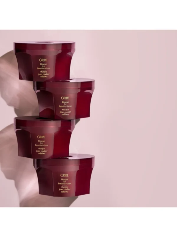 Composición estética vertical de los envases de Oribe Masque for Beautiful Color de 175 ml