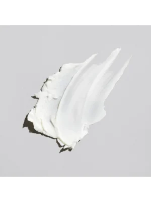 Detalle de la textura cremosa y maleable de Oribe Rough Luxury Molding Wax