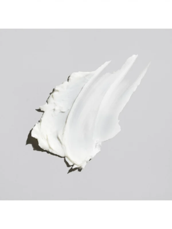 Detalle de la textura cremosa y maleable de Oribe Rough Luxury Molding Wax