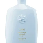 Presentación del envase de Oribe Run-Through Detangling Shampoo de 250 ml.