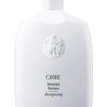 Botella frontal de Oribe Silverati Shampoo de 250 ml en color blanco puro con el emblema circular en relieve y tipografía minimalista negra.