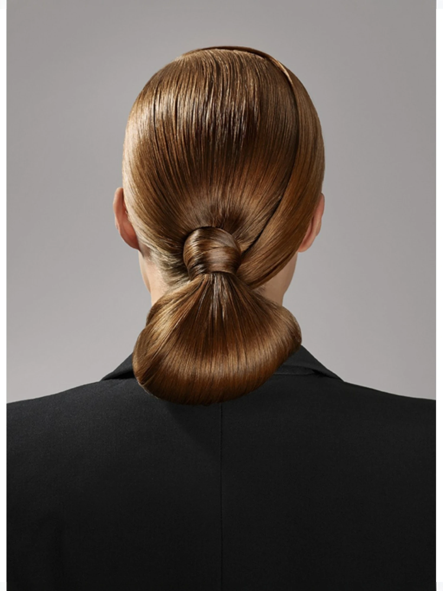 Acabado pulido con Oribe Superfine Strong Hair Spray fijación fuerte