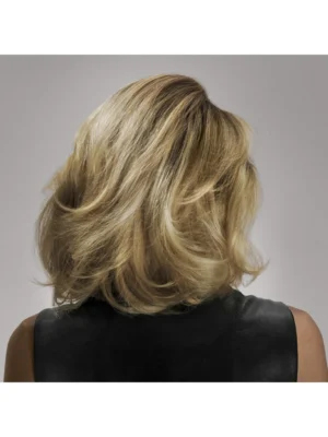 Resultado de volumen y densidad en cabello rubio tras la aplicación de Oribe Thick Dry Finishing Spray