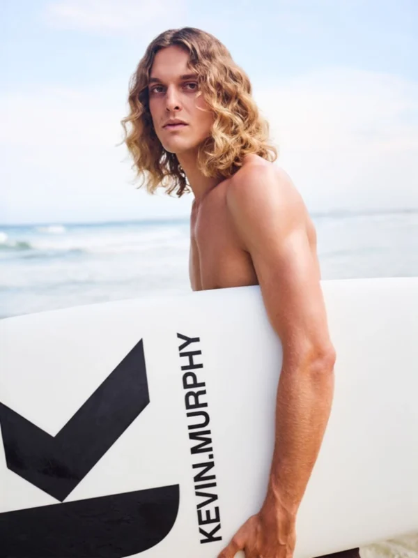 Cabello con rizos definidos y textura natural usando Kevin Murphy KILLER CURLS