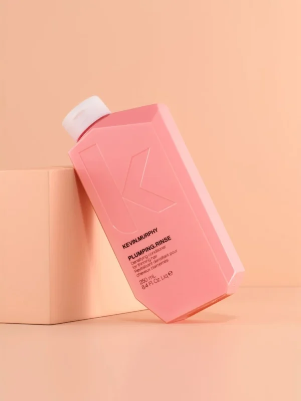 Kevin Murphy PLUMPING RINSE acondicionador densificante en imagen lifestyle