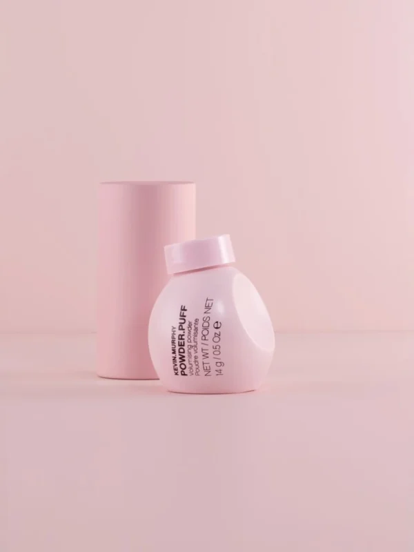 Kevin Murphy POWDER PUFF polvo voluminizador sobre fondo rosa con packaging minimalista