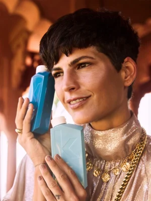 Uso profesional del acondicionador Kevin Murphy REPAIR ME RINSE en salón