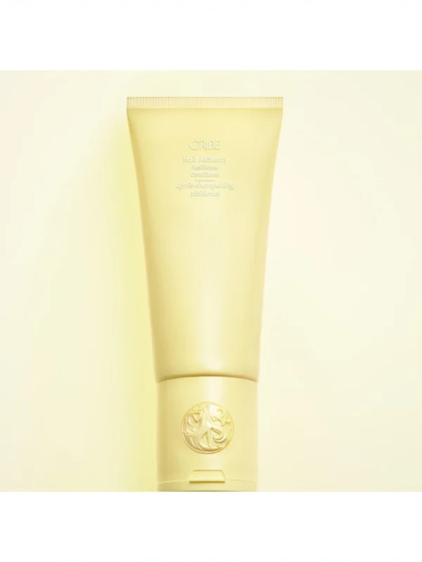 Detalle del envase del acondicionador fortalecedor Hair Alchemy de Oribe