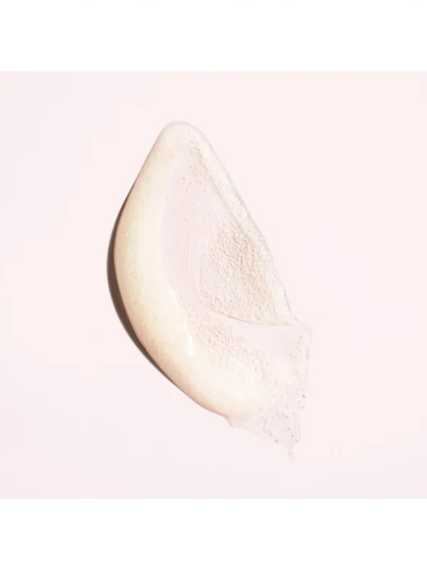 Detalle de la textura con microperlas del exfoliante Serene Scalp de Oribe