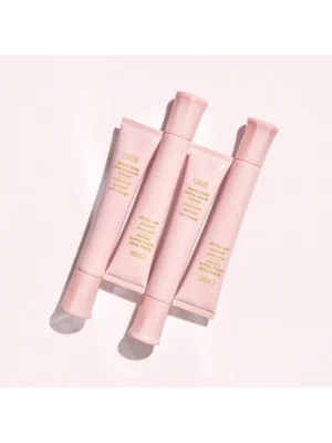 Composición estética de cuatro envases de Oribe Serene Scalp Soothing Leave-On Treatment para cuidado profesional