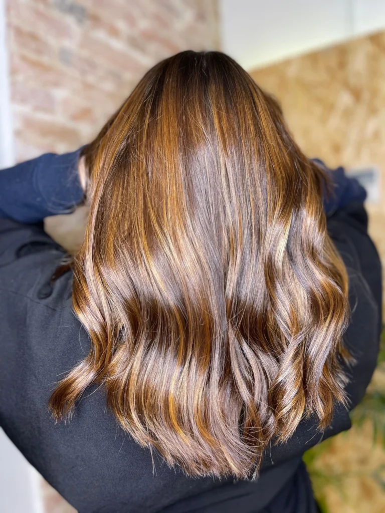 Efecto glossy y reparación capilar con tratamiento Bae Berry de Goa Organics en Salón Rafael Dueñas Madrid