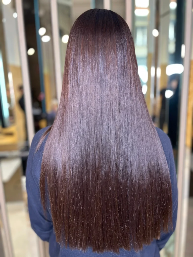 Resultado del tratamiento Bare de Goa Organics con efecto espejo y cabello ultra liso en Madrid en Salón Rafael Dueñas