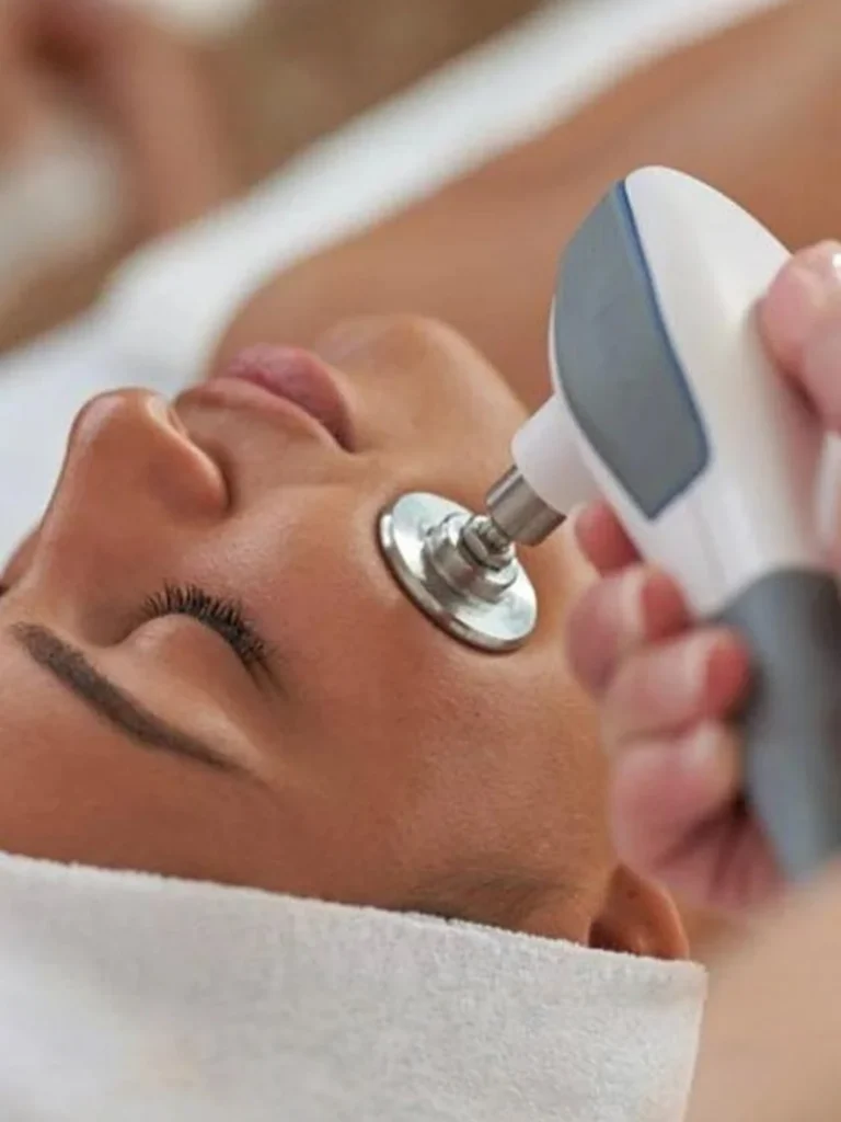 Tratamiento INDIBA facial para rejuvenecimiento y mejora de la firmeza de la piel