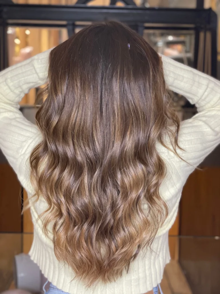 Resultado del tratamiento Softy Mood de Goa Organics con ondas naturales, brillo suave y movimiento ligero en Salón Rafael Dueñas Madrid