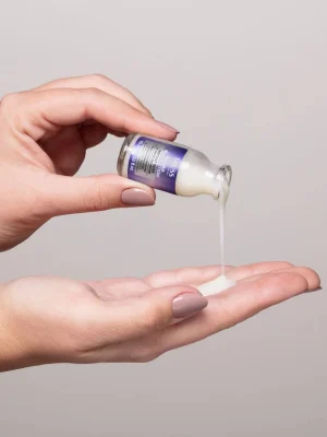 Aplicación de Truss Blond Revolution Instant Dose tratamiento intensivo reparador capilar