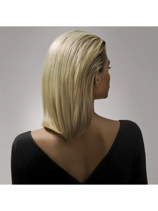 Cabello pulido y suave con Oribe Crème For Style acabado natural sin encrespamiento