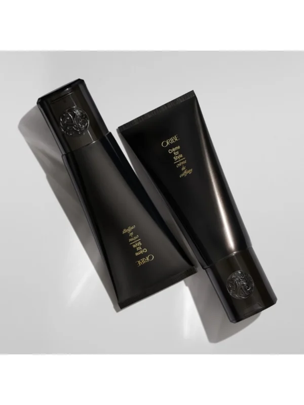 Oribe Crème For Style junto a productos de styling acabado profesional en salón