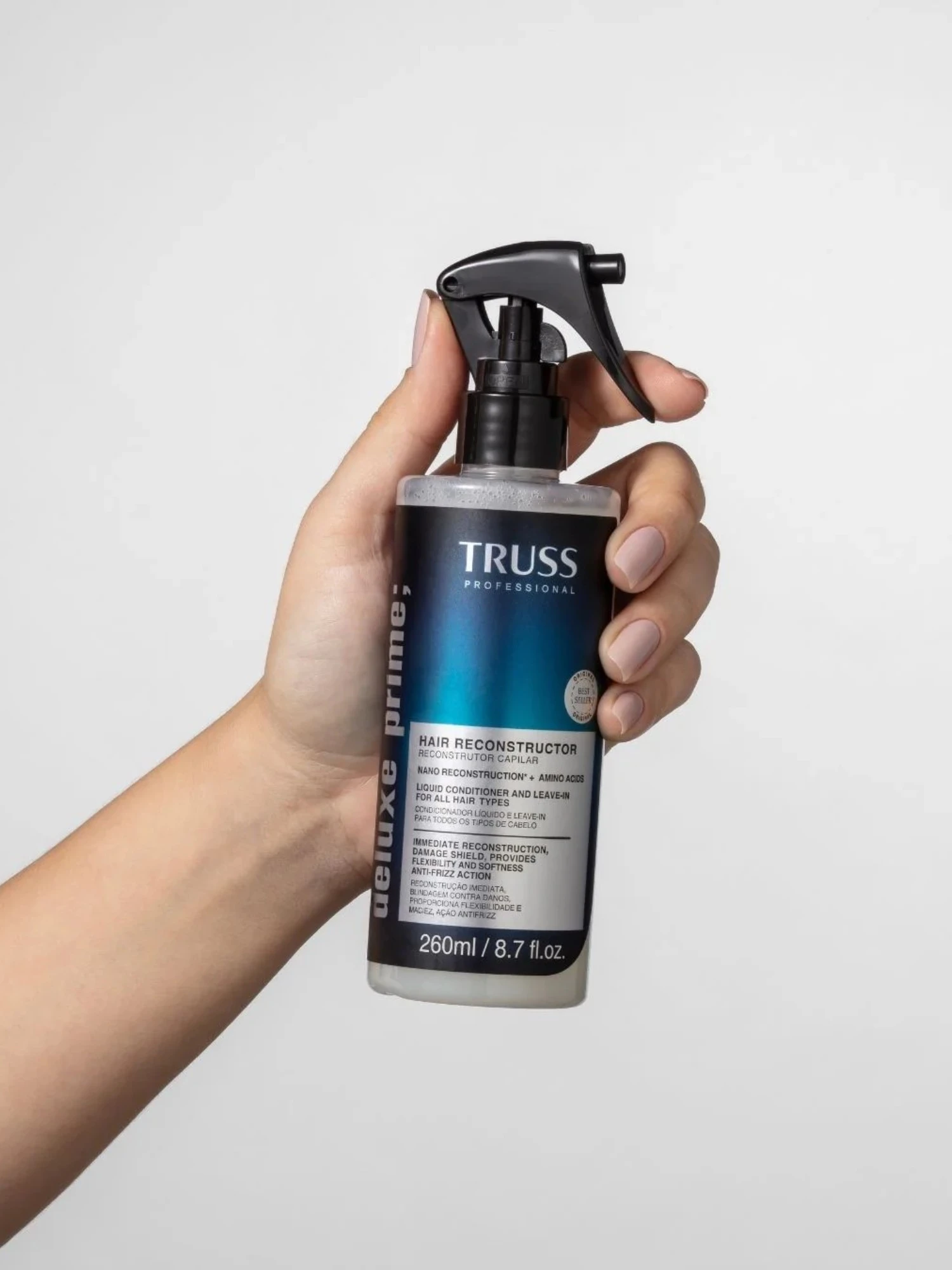 Aplicacion de Truss Deluxe Prime 260 ml tratamiento leave in reparador con proteccion termica