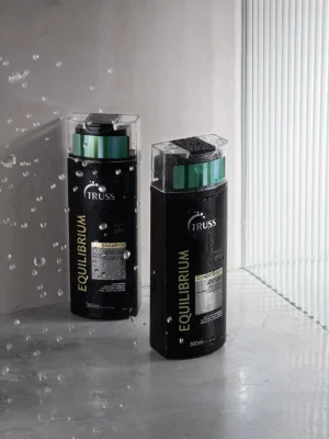 Truss Equilibrium Shampoo y acondicionador en entorno húmedo equilibrando cuero cabelludo y medios