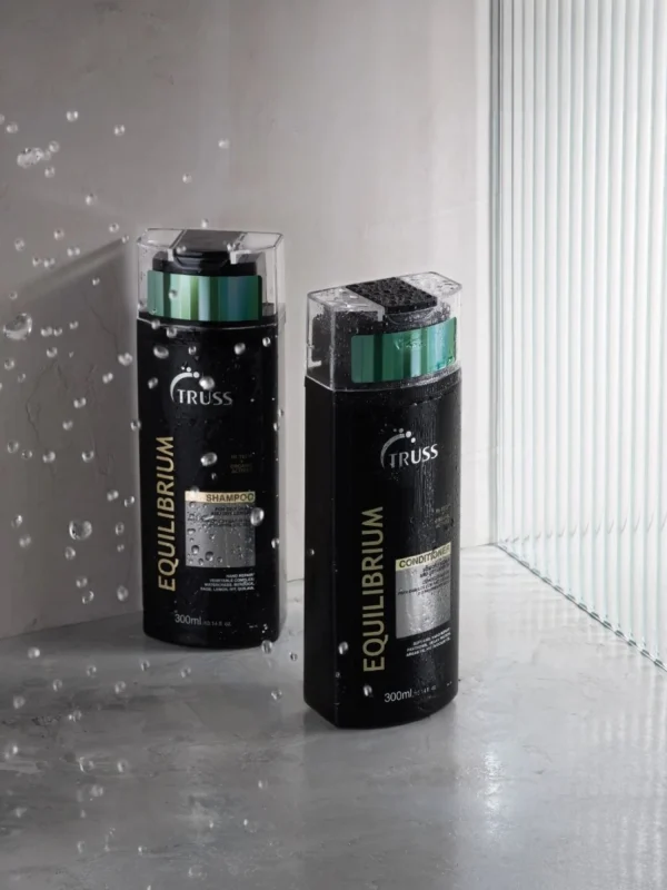 Truss Equilibrium Shampoo y acondicionador en entorno húmedo equilibrando cuero cabelludo y medios