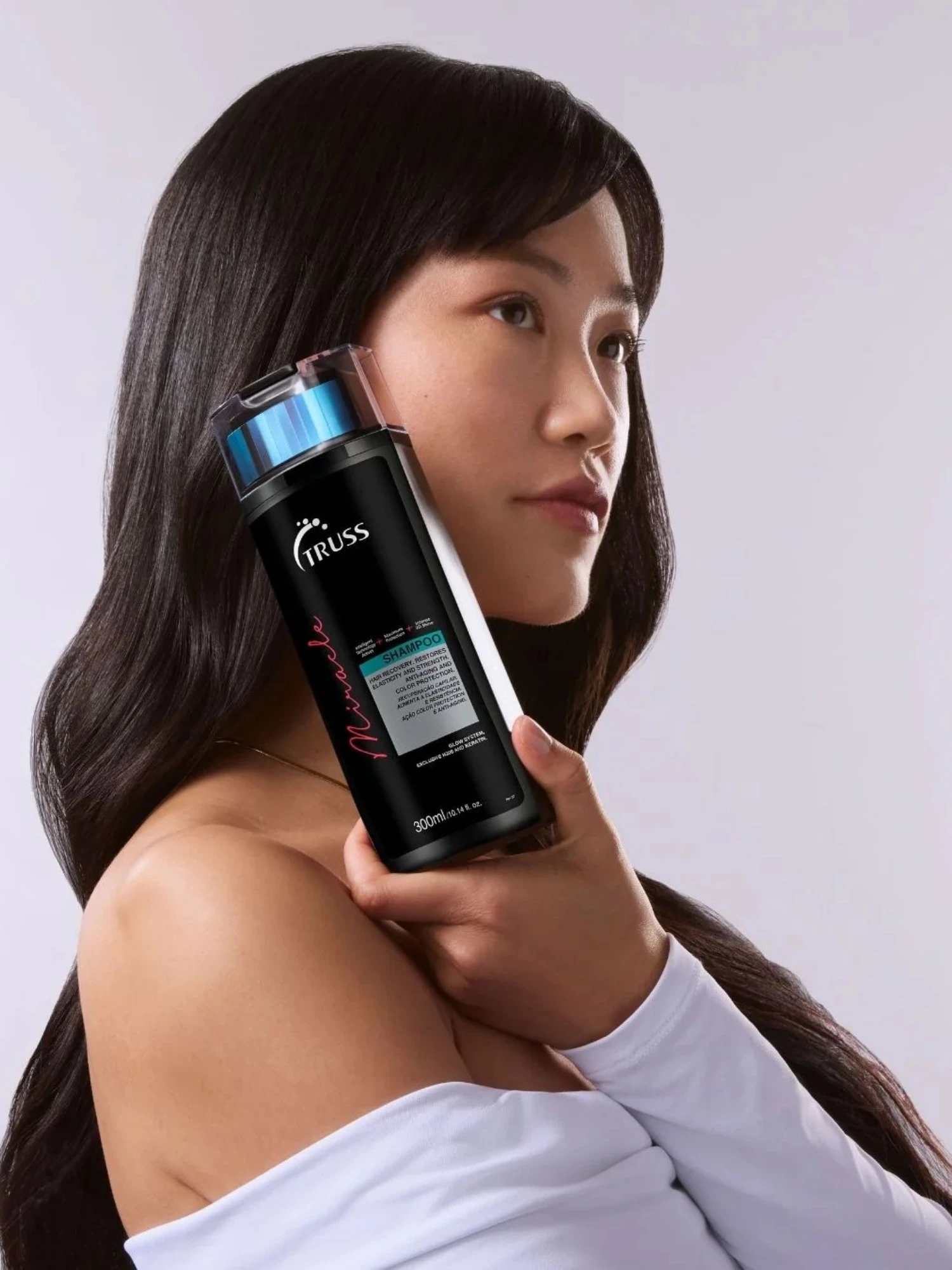 Resultado de uso de Truss Miracle Shampoo mostrando cabello suave, brillante y saludable