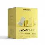 Kevin Murphy Smooth Ahead Pack con SMOOTH.AGAIN.WASH, SMOOTH.AGAIN.RINSE y SMOOTH.AGAIN para controlar el encrespamiento y suavizar el cabello.