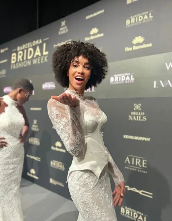 Look completo de peluquería y maquillaje para boda